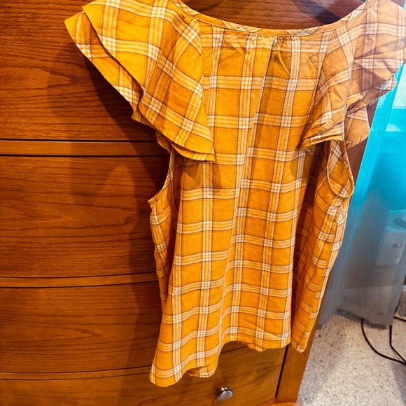 Old Navy women’s flutter-sleeve v-collar plaid blouse, M worn 1x,goldenrod - Picture 3 of 6